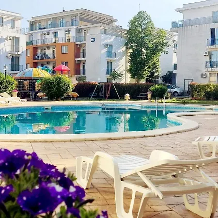 Cozy In The Center Of Sunny * סאני ביץ'